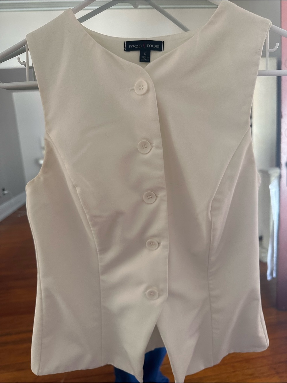 Moa Moa White Button-Front Sleeveless Vest